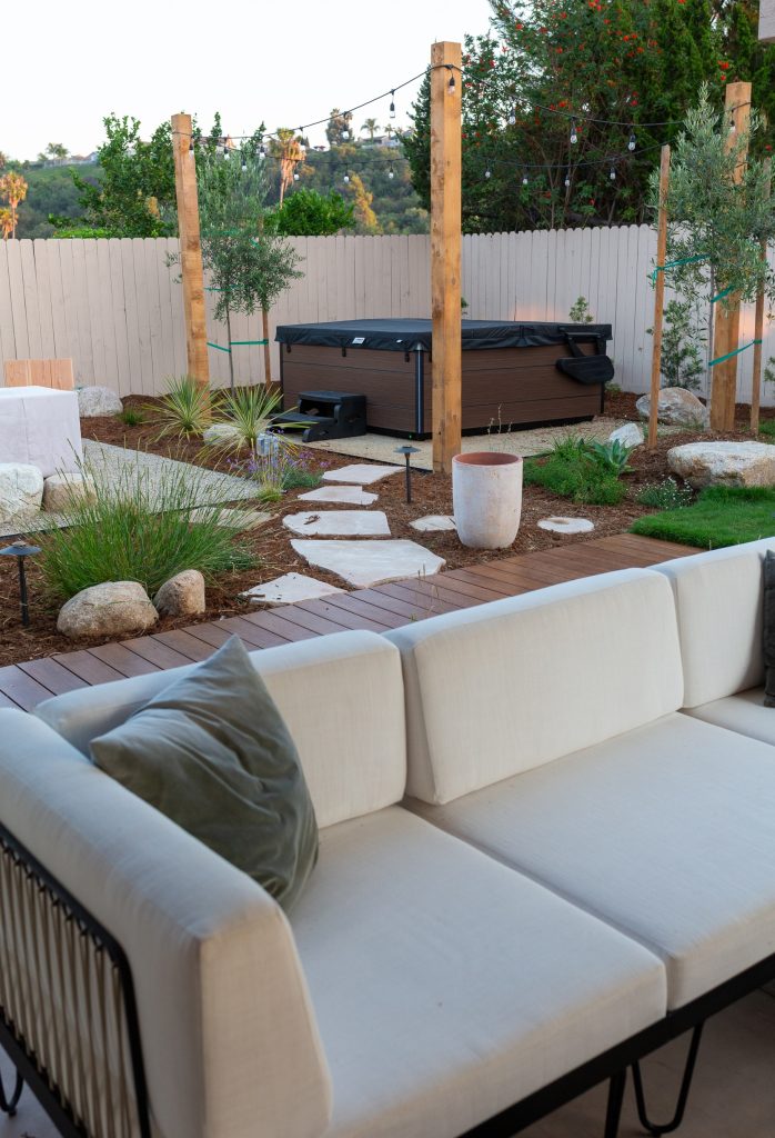 outdoor furniture in a modern San Carlos landscape design